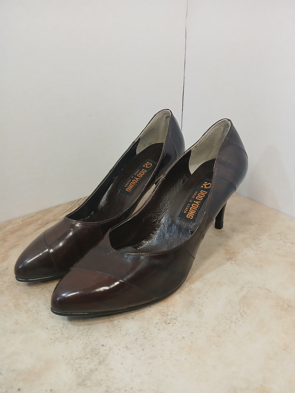 Vintage 80's DOO YOUNG Cap Toe Box Leather Pumps Heels Size 6